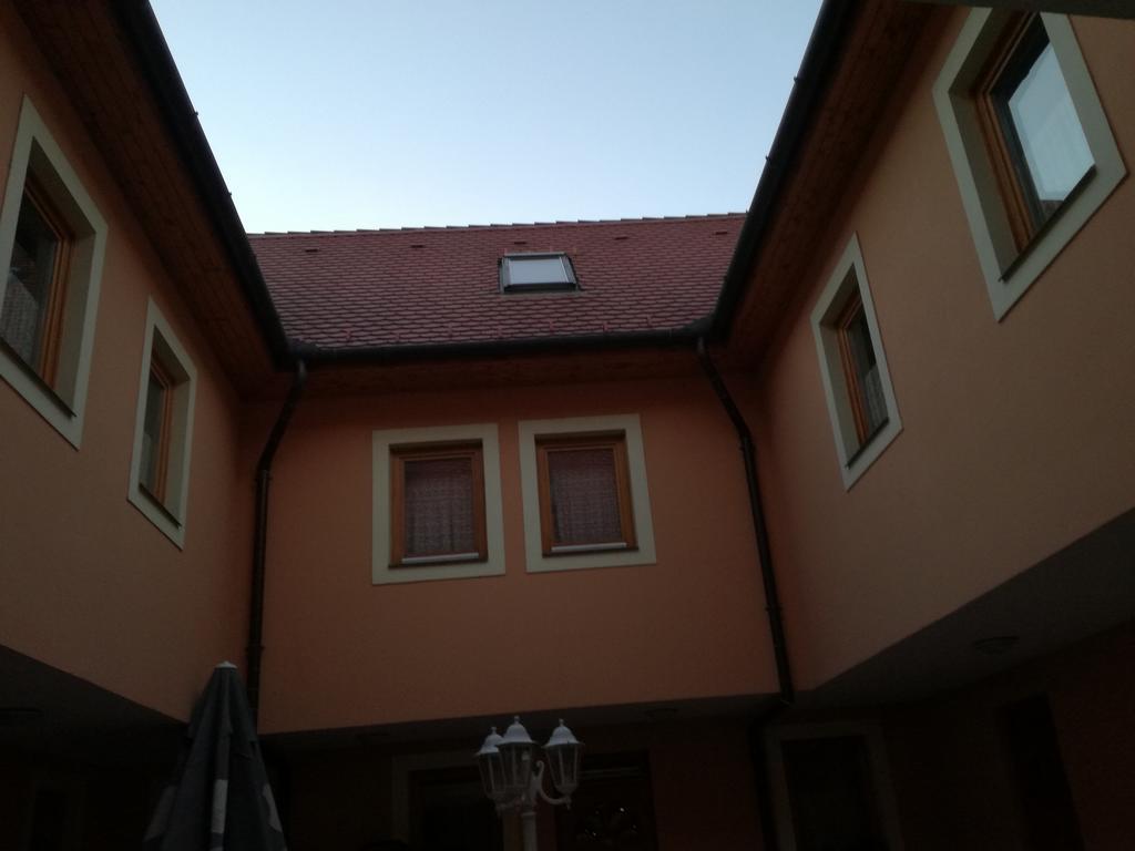 Hotel Arany Trofea Eger Exterior foto