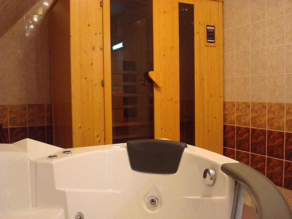 Hotel Arany Trofea Eger Exterior foto